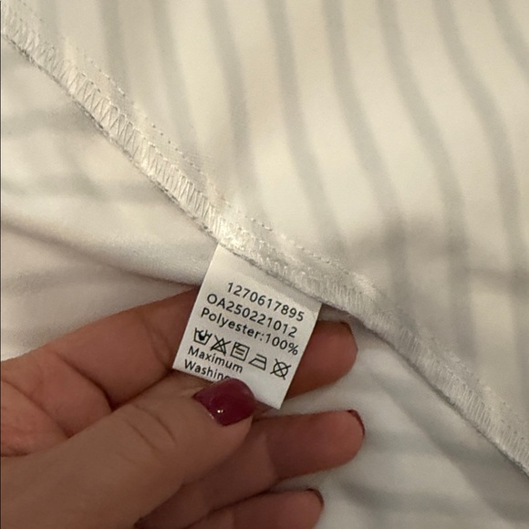 NWT Commense Striped Round-Neck Shirt in Medium. - Picture 6 of 15